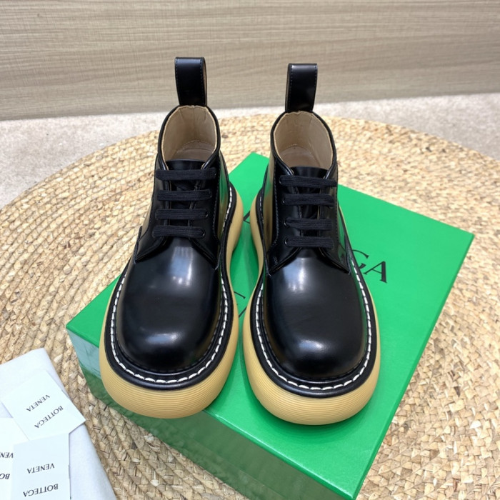 Bo*te*ga ve*ne*ta sneaker