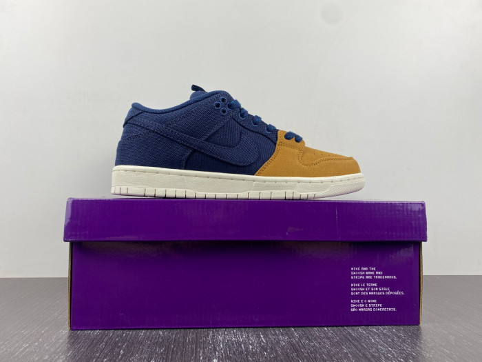 Nike DUNK LOW SB 