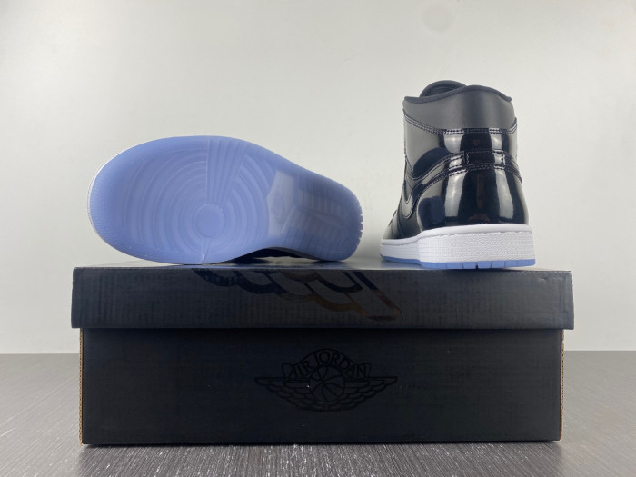 AIR JORDAN 1 MID SE
