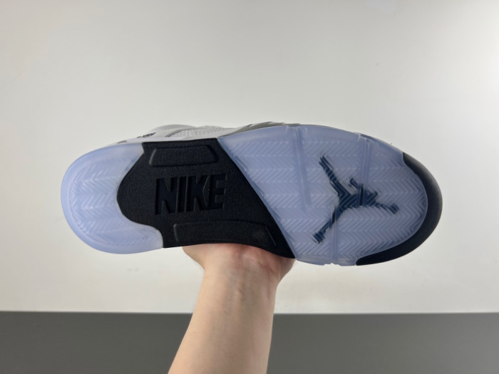 Air Jordan 5 “White Metallic” With Nike Air HQ7978-103