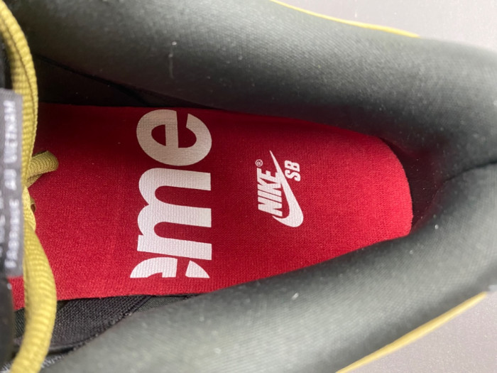 Svp*me x nike sb dunk low “camper green” hq8487-300