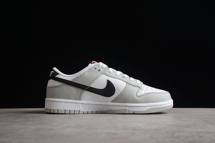 Nike DUNK LOW SE 