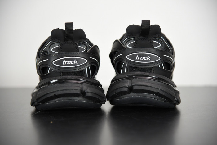 BL TRAINERS TRACK