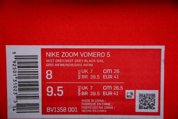Nike AIR ZOOM VOMERO 5