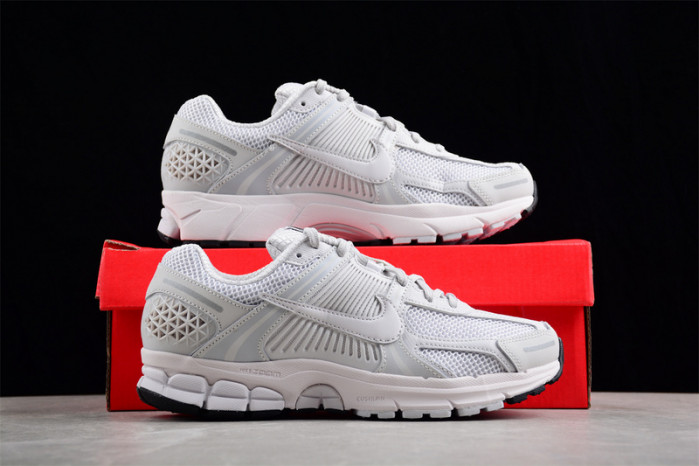 Nike AIR ZOOM VOMERO 5