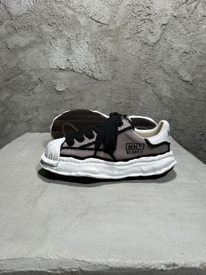 Maison Mihara Yasuhiro sneaker mmy-8