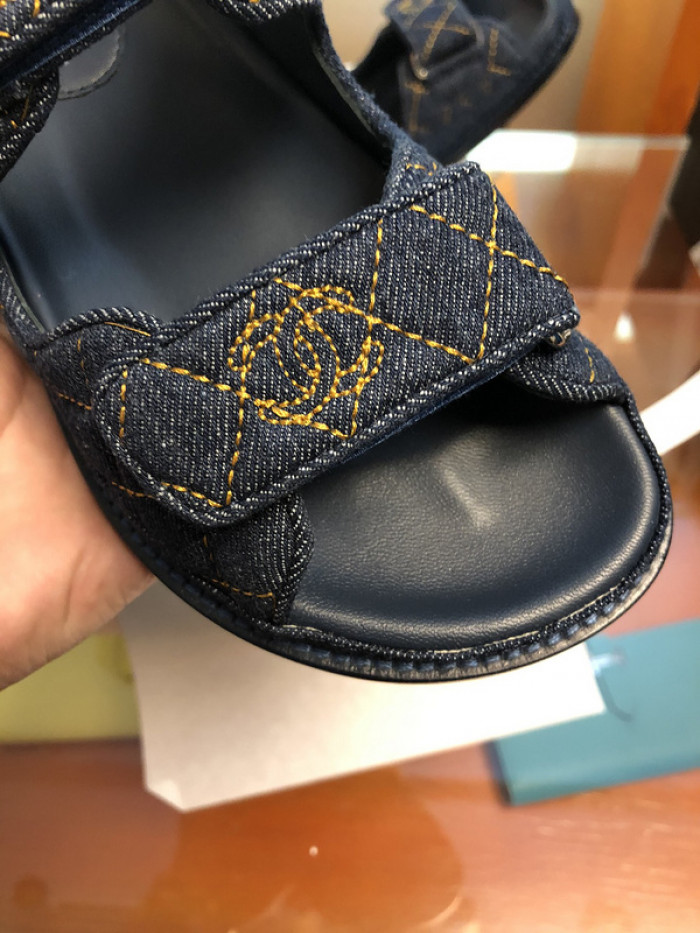 C*HANEL SLIDES C-02
