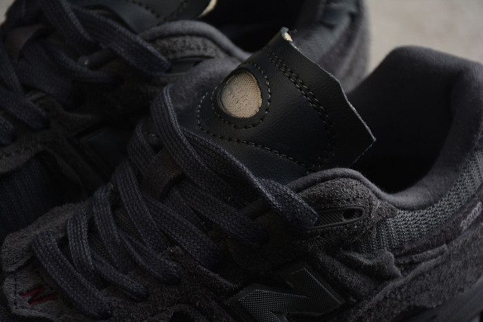 New Balance 2002R 