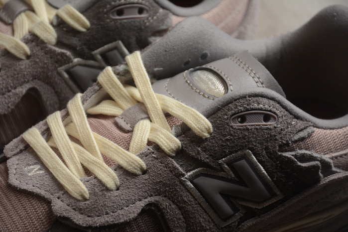 New Balance 2002R 