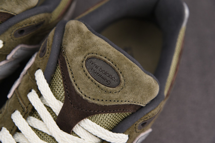 New Balance 2002RHN