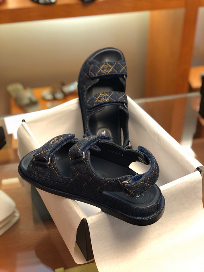 C*HANEL SLIDES C-02