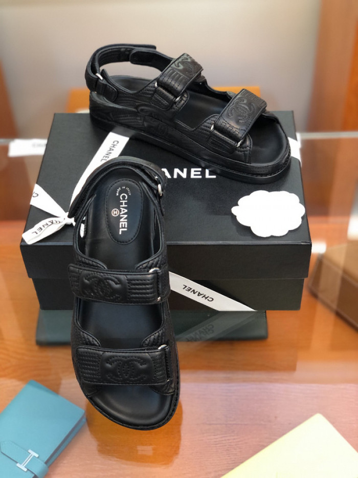C*HANEL SLIDES C-20