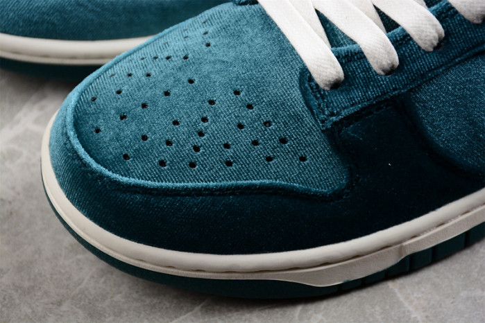 NIKE DUNK LOW “GREEN VELVET“ DZ5224-300