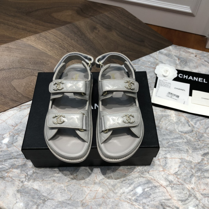 C*HANEL SLIDES C-05