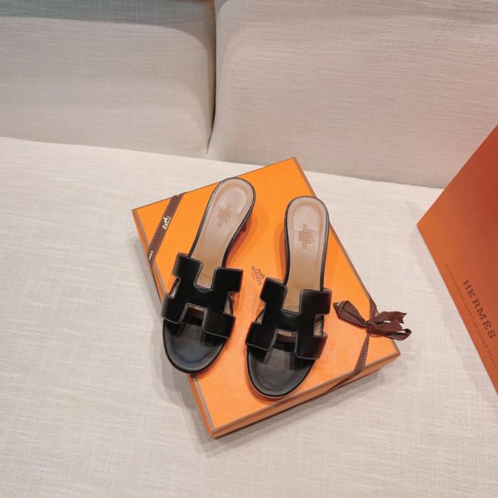 H**mes chunky heel slide