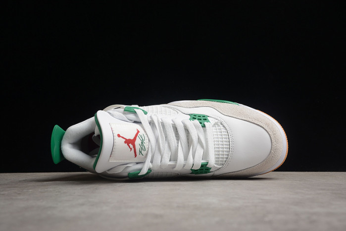 NIKE SB X AIR JORDAN 4 RETRO SP 