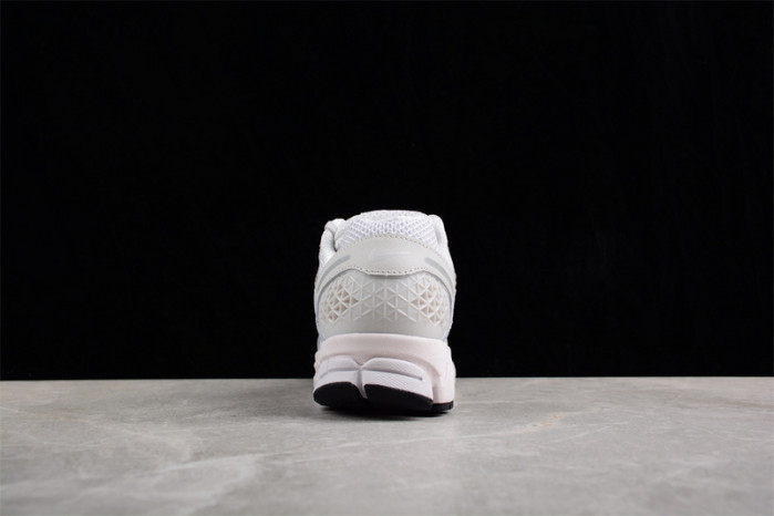 Nike AIR ZOOM VOMERO 5