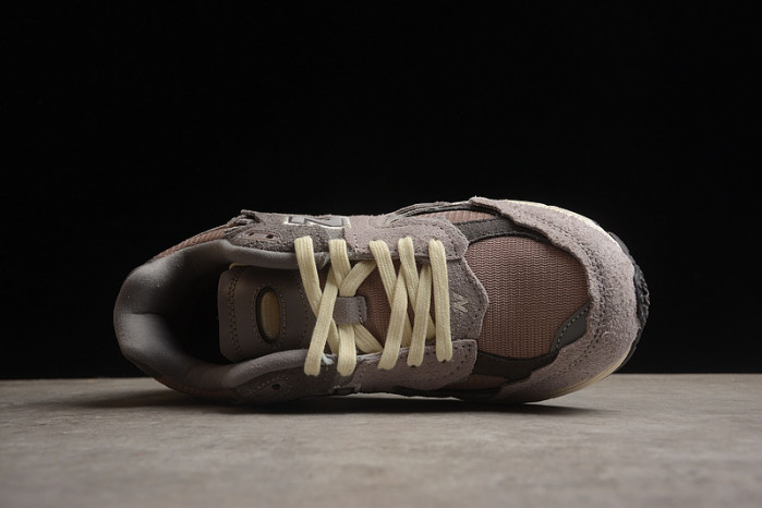 New Balance 2002R 